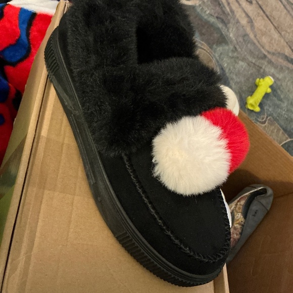 Sunset Black cute fluffy sandals with two pom-poms on them size 9 - Picture 1 of 3